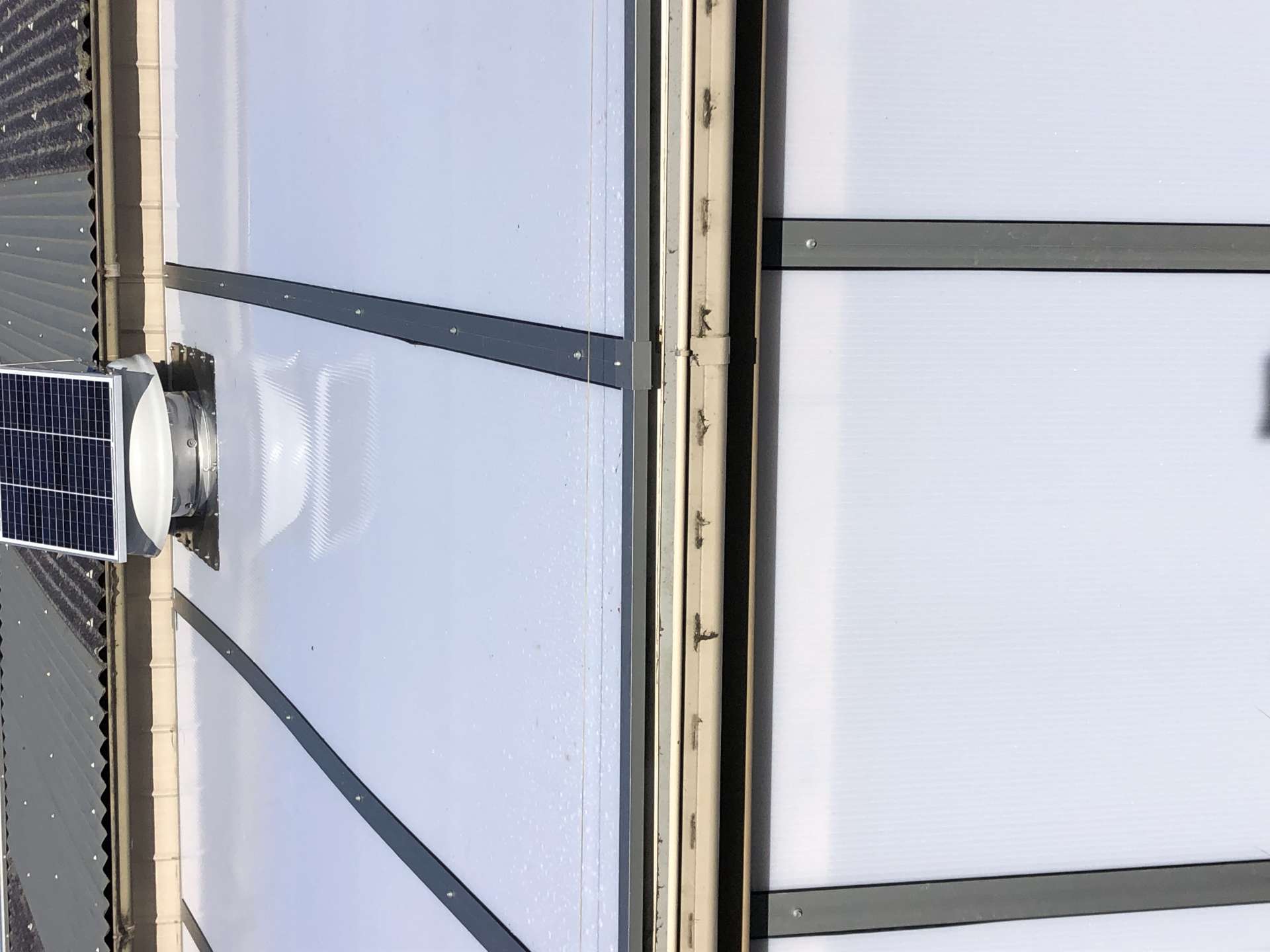 Double layer, interlocking, insulating polycarbonate sheets
