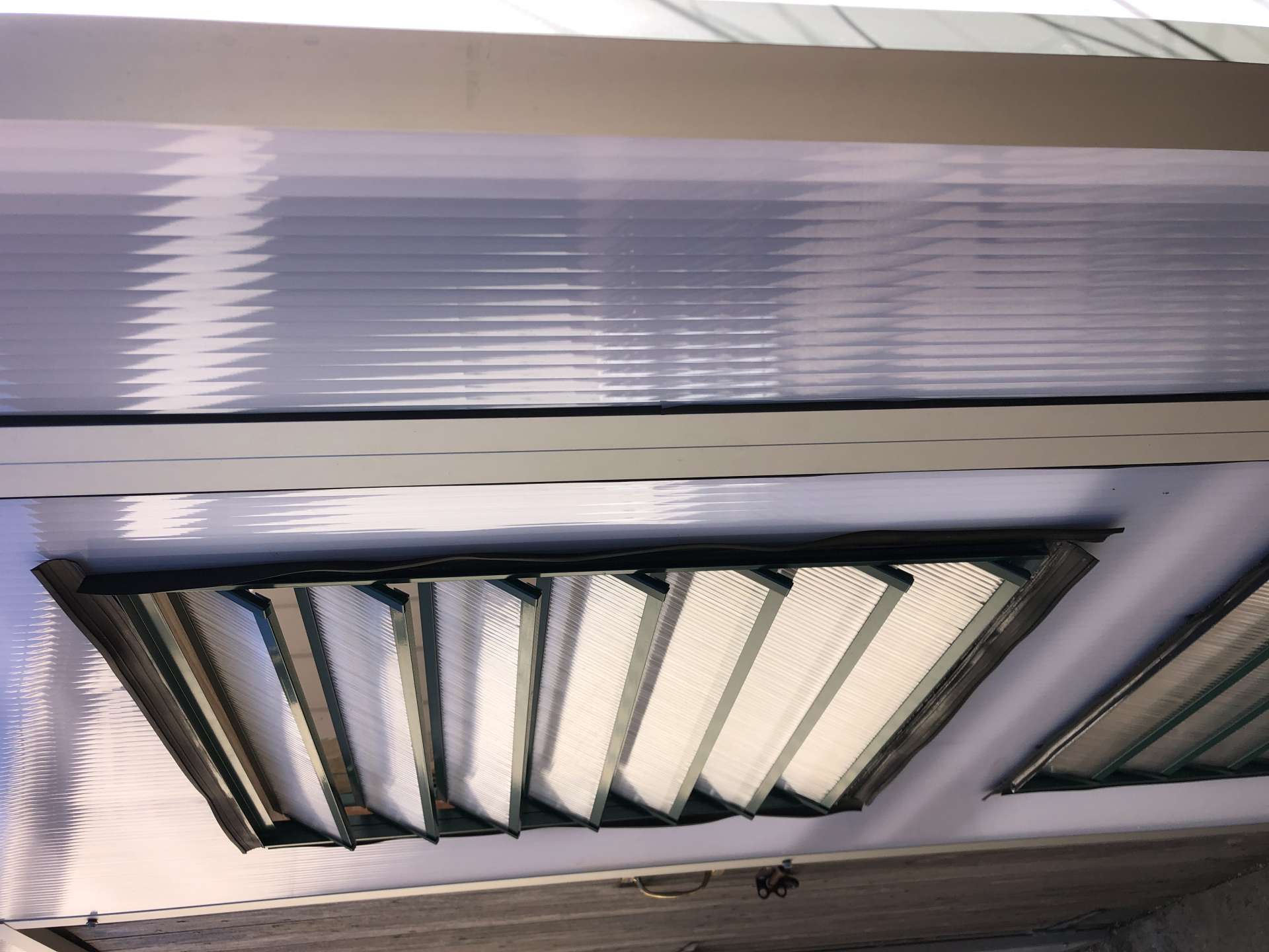Thermal wax controlled louver wall ventilation
